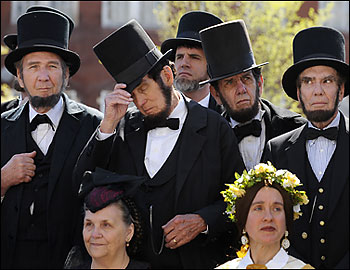 Hats off to the Lincoln presenters, Washington DC, April 18, 2009 (photo by Ricky Carioti-The Washington Post)
